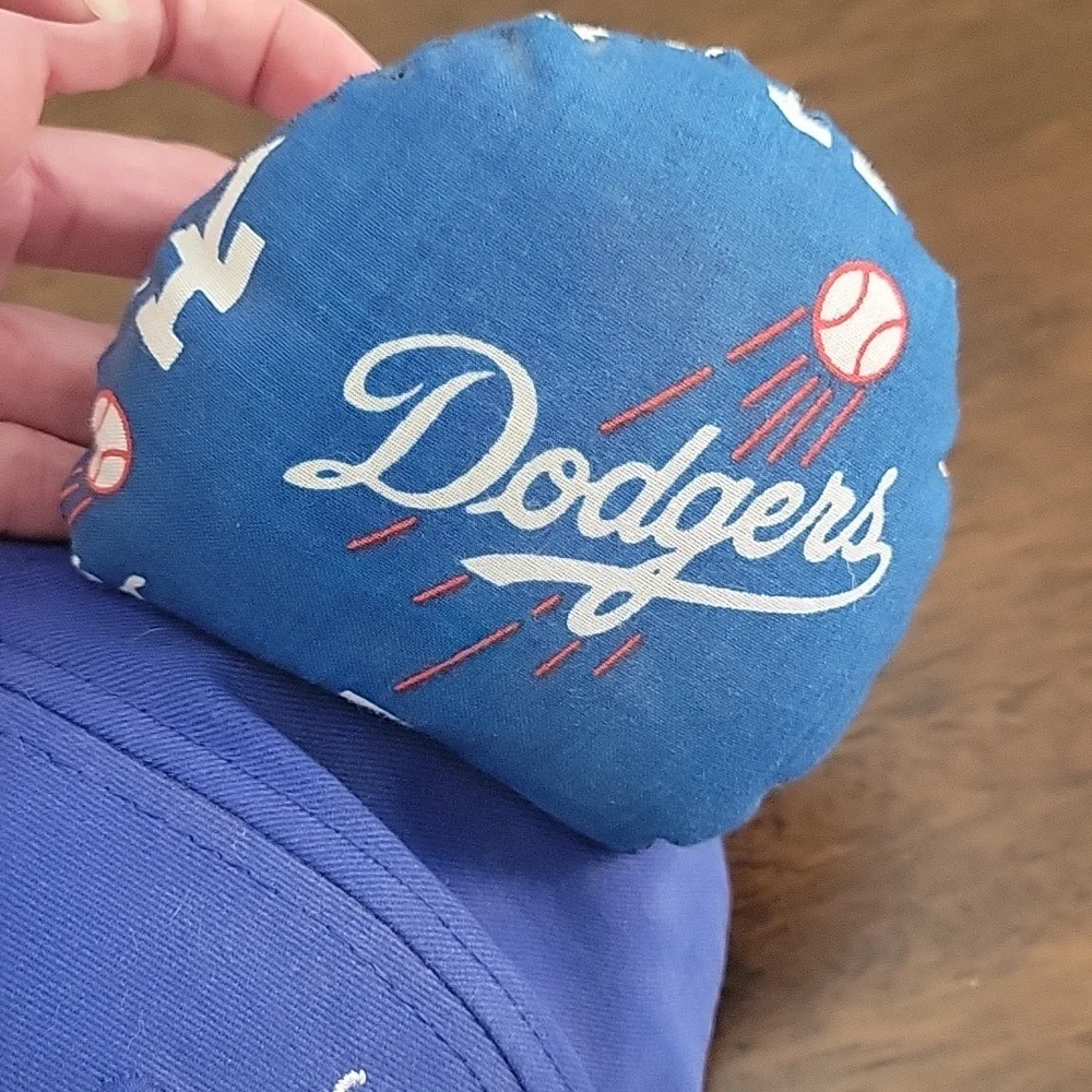 Los Angeles Dodgers Women's Blue Baseball Cap with Ear Accents - Picture 3 of 12